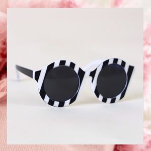 Trendy striped Sunglasses in Balck and White